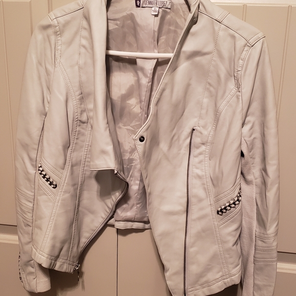 Jennifer Lopez light gray/silver jacket - Picture 2 of 6
